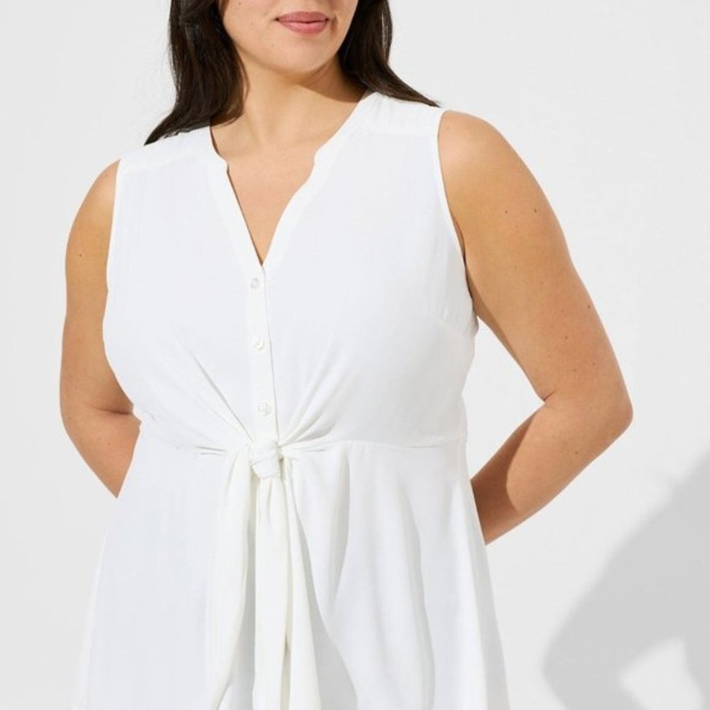 Torrid - Peplum Georgette Button-Front Tie-Front Blouse in Cloud Dancer White